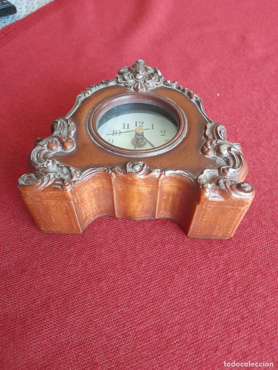 Relojes autom&aacute;ticos: Reloj de pl&aacute;stico estilo Luis XV a pilas - Foto 5