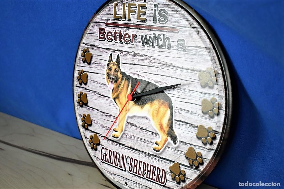 Relojes autom&aacute;ticos: Bonito reloj de pared Pastor Alem&aacute;n - Foto 5