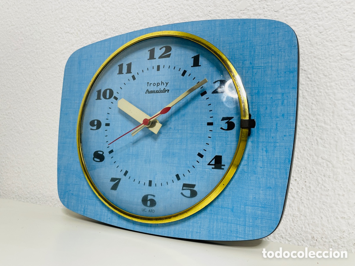 Relojes autom&aacute;ticos: Trophy Wall Clock Vintage Design 1970 - Foto 3