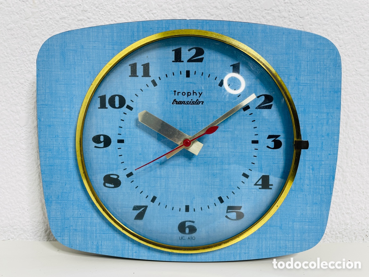 Relojes autom&aacute;ticos: Trophy Wall Clock Vintage Design 1970 - Foto 1