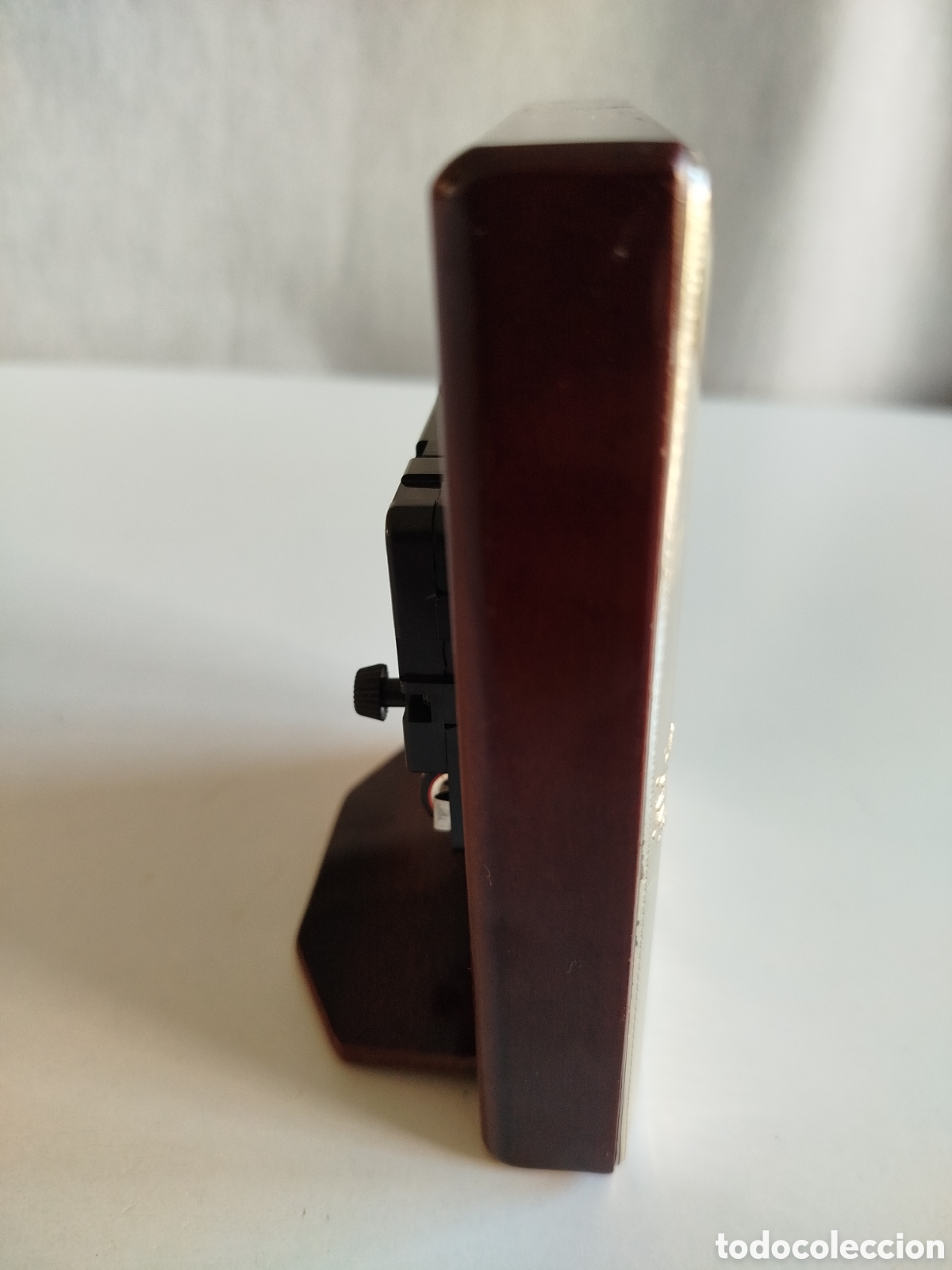 Relojes autom&aacute;ticos: Reloj de sobremesa de plata y trasera de madera - Foto 2