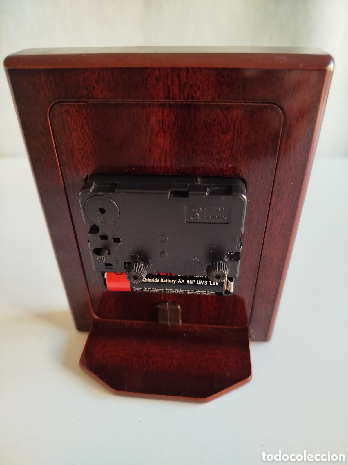Relojes autom&aacute;ticos: Reloj de sobremesa de plata y trasera de madera - Foto 3
