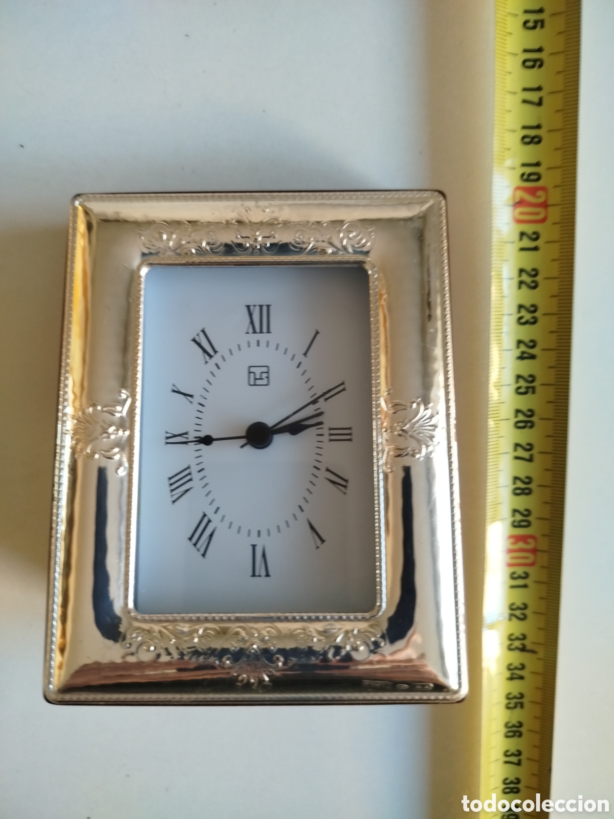 Relojes autom&aacute;ticos: Reloj de sobremesa de plata y trasera de madera - Foto 5