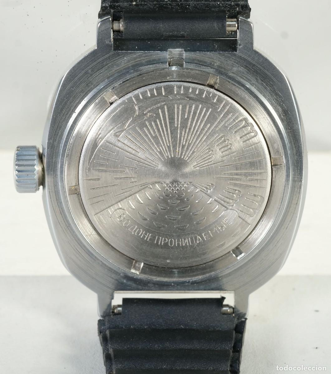 Relojes autom&aacute;ticos: Reloj sovi&eacute;tico de pulsera en metal con correa en pl&aacute;stico - Foto 2