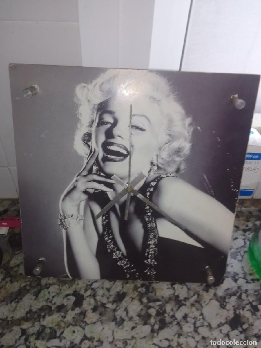 Relojes autom&aacute;ticos: Antiguo Reloj con l&aacute;mina de Marilyn Monroe - Foto 1