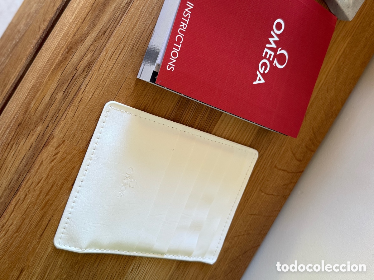 Relojes autom&aacute;ticos: Tarjetero OMEGA y libro instrucciones OMEGA - Foto 1