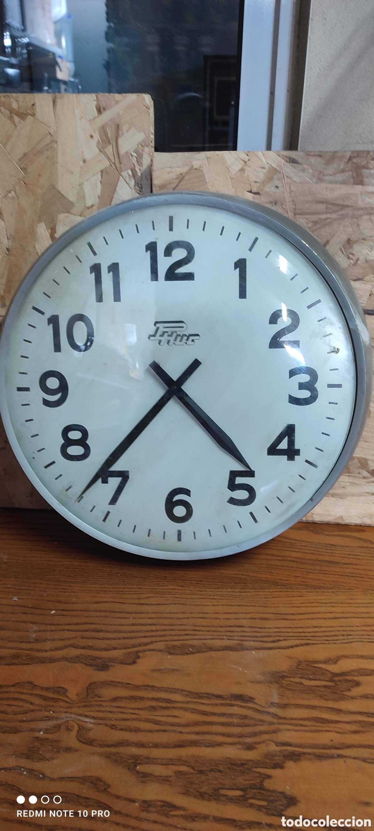 Relojes autom&aacute;ticos: Antiguo reloj de estaci&oacute;n marca Phuc. Electrico, no probado.