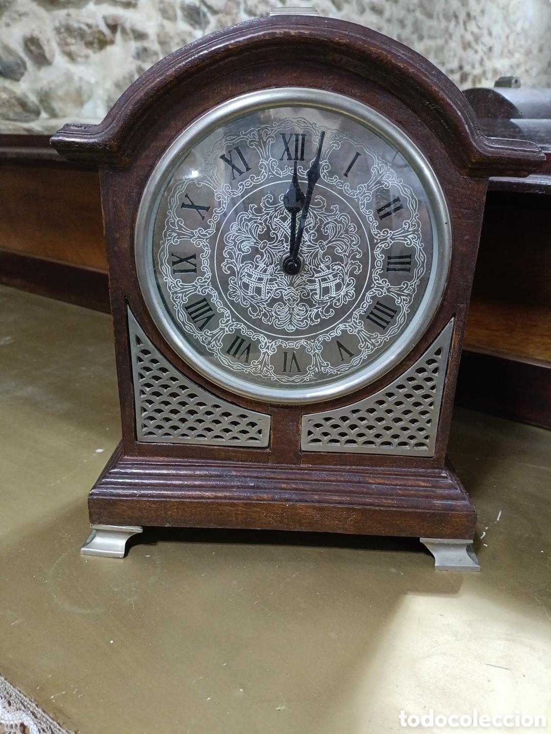 Relojes autom&aacute;ticos: Reloj de sobremesa de madera de estilo cl&aacute;sico