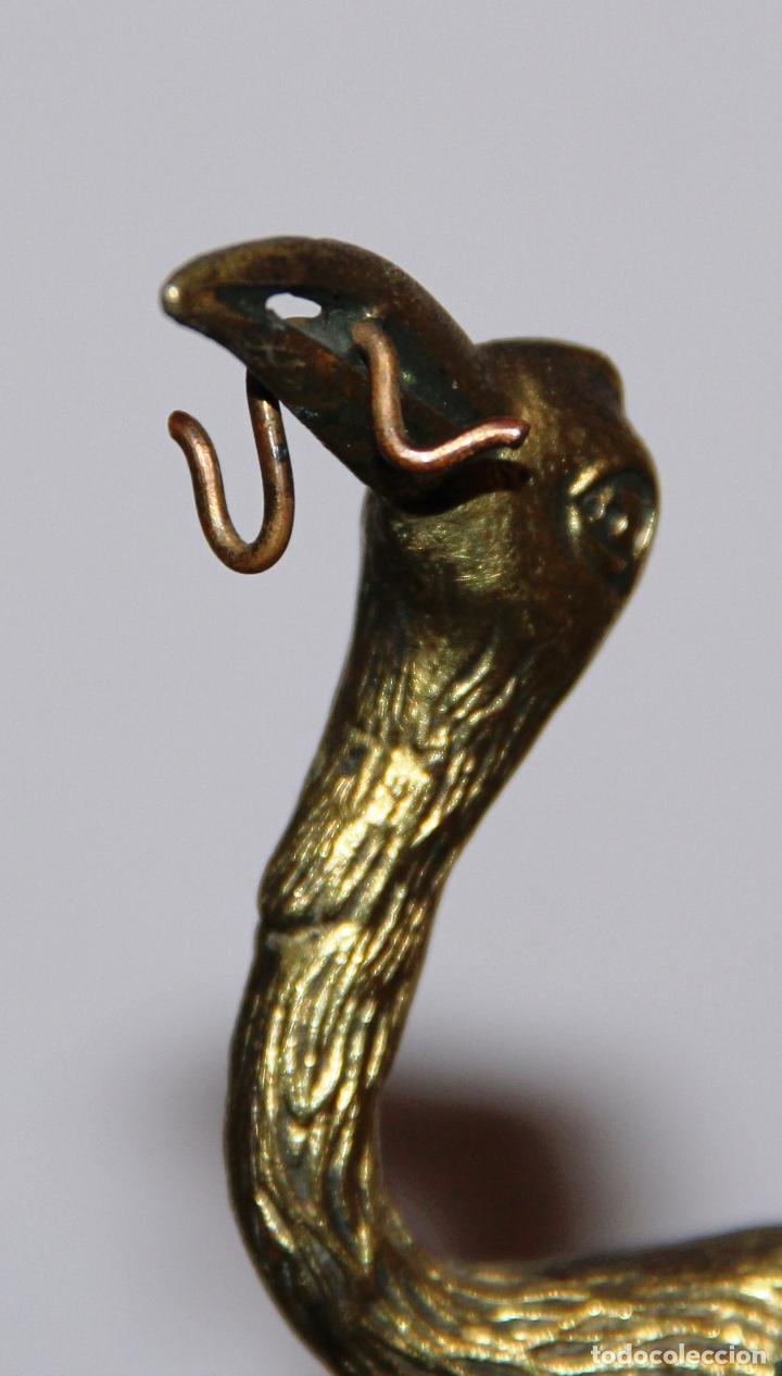 Relojes de bolsillo: ANTIGUO SOPORTE PARA RELOJ DE BOLSILLO DE BRONCE - Foto 7