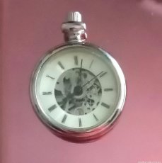 Relojes de bolsillo: ORIGINAL RELOJ DE BOLSILLO MECÁNICO DE CUERDA. PLATEADO 3CM DIÁM. MUY BONITO