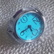 Relojes de bolsillo: ORIGINAL ” ANILLO RELOJ ”. AJUSTABLE, ELÁSTICO. 2CM DIÁM COLOR AZUL. MUY BONITO