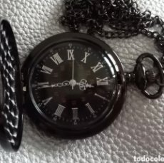Relojes de bolsillo: ORIGINAL RELOJ DE BOLSILLO DE CARGA MANUAL NEGRO HUECO, CON TAPA + CADENA. 4,5CM DIÁM. MUY BONITO