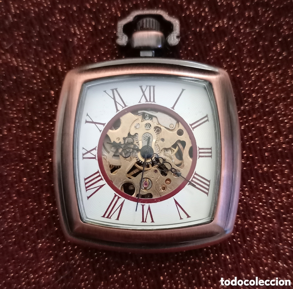 Montres de poche: Original reloj de bolsillo mec&aacute;nico, de cuerda cuadrado color cobre, rosa viejo. 4cm A. Muy bonito