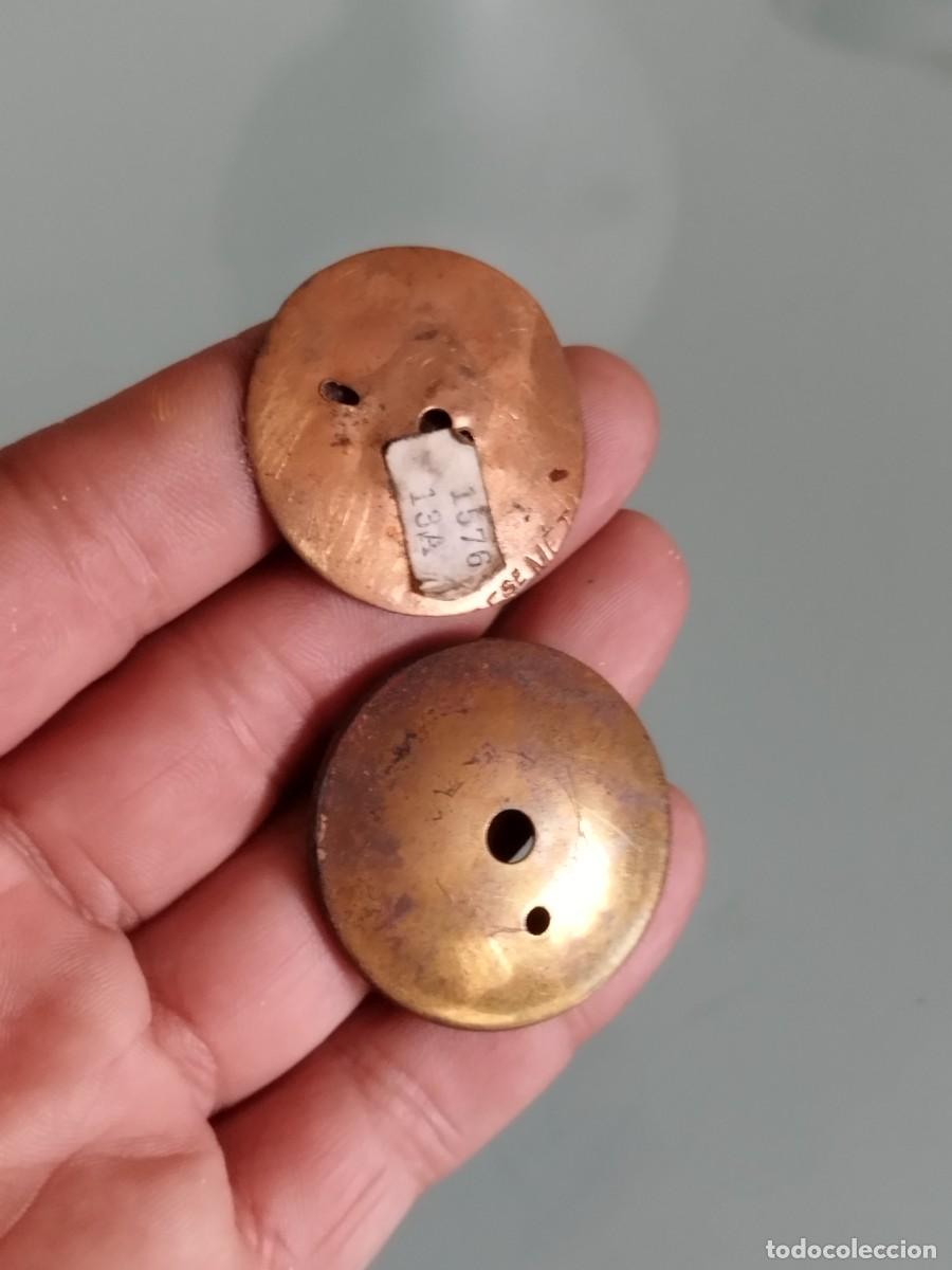 Relojes de bolsillo: Dos antiguas tapas traseras de reloj de bolsillo. Probablemente Dogma.