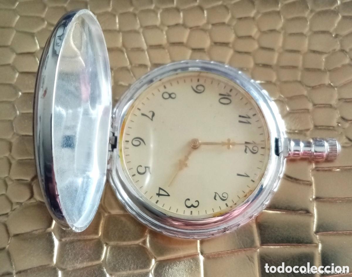 Relojes de bolsillo: Original reloj mec&aacute;nico de bolsillo. De &eacute;poca Plateado con tapa e imagen retro. 5cm di&aacute;m. Muy bonito