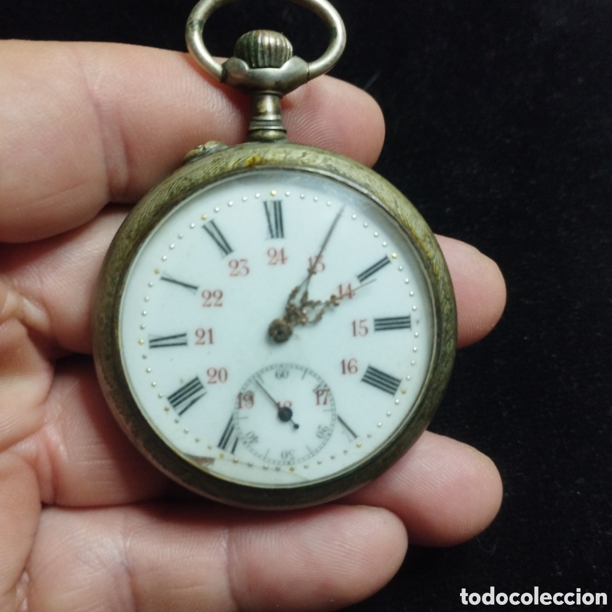 Relojes de bolsillo: Reloj de bolsillo a identificar. No tiene marca, no funciona, para restaurar o piezas.