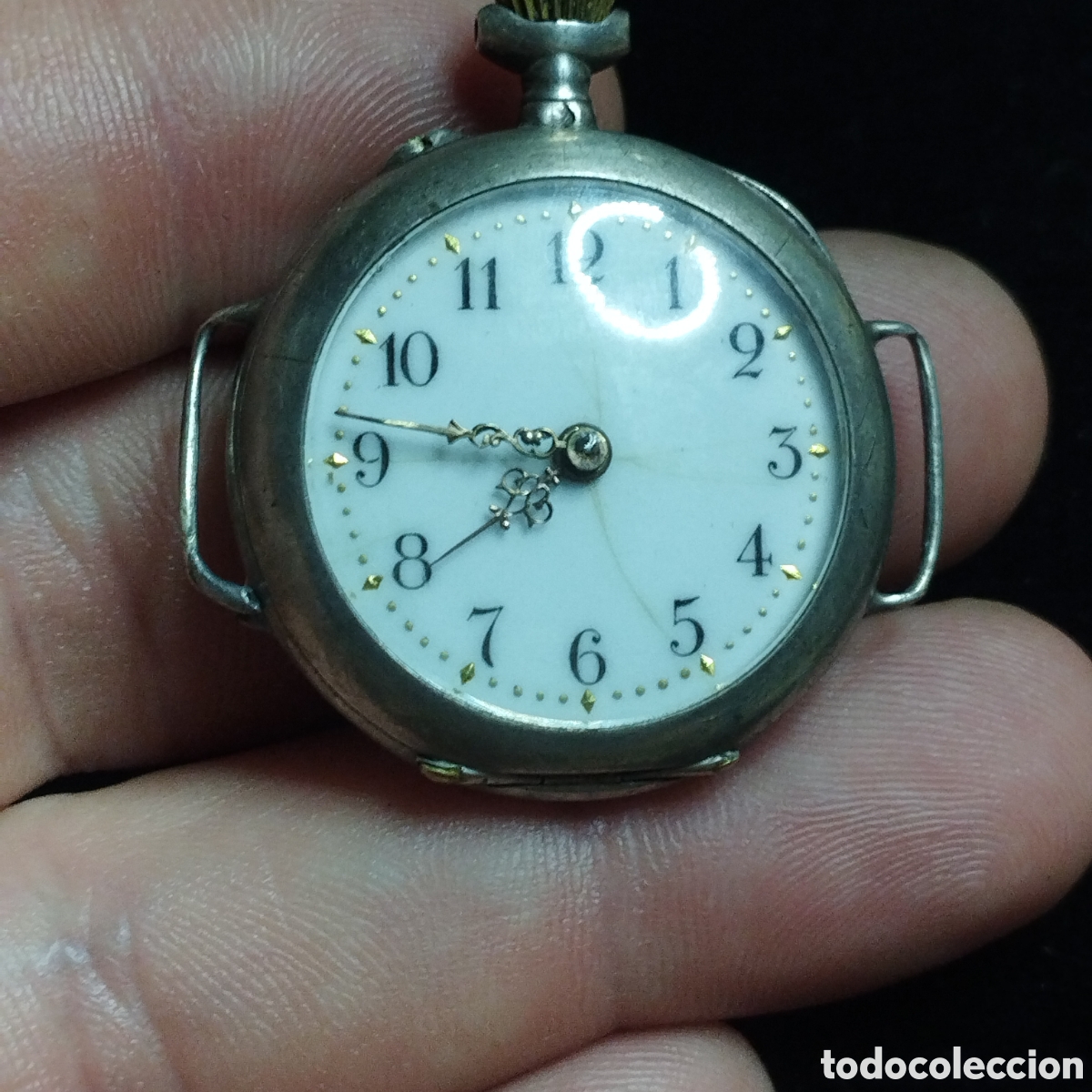 Relojes de bolsillo: Reloj de bolsillo plata, trasformado en pulsera. No tiene marca, no funciona. 1929.