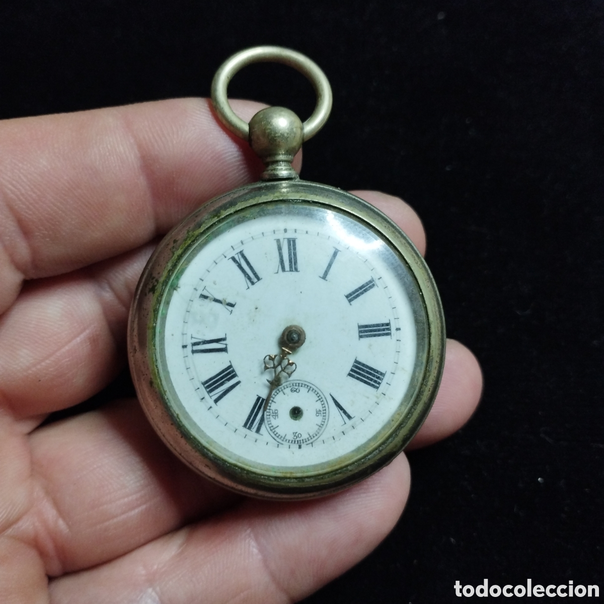 Relojes de bolsillo: Reloj de bolsillo, sin marca, carga cuerda. Faltan agujas, desconozco si funciona.