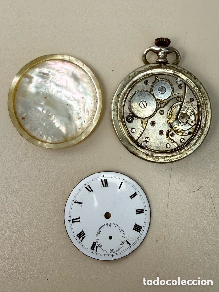 Relojes de bolsillo: Reloj de bolsillo antiguo con tapa trasera en madreperla. Funciona la m&aacute;quina. Leer texto