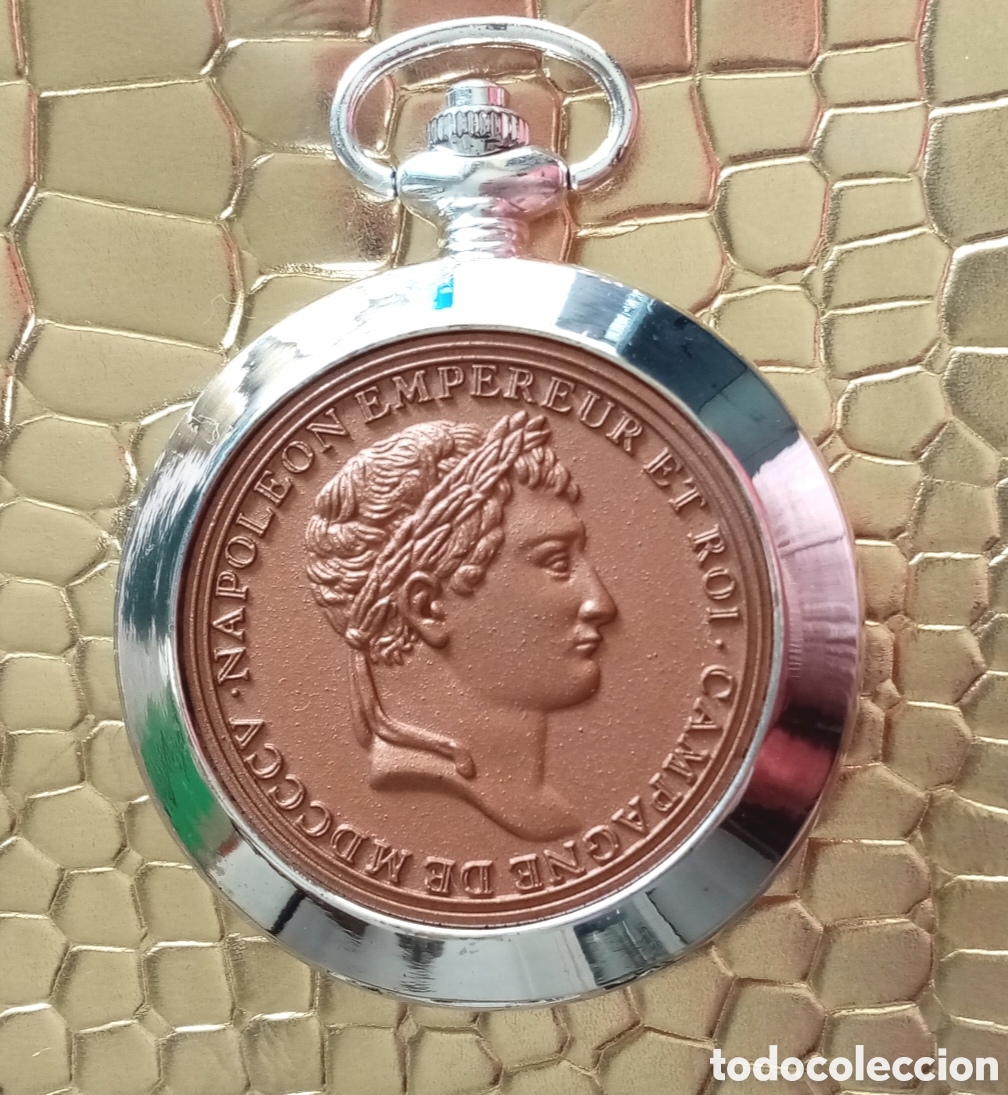 Montres de poche: Original reloj de bolsillo mec&aacute;nico, cuerda. Tapa con forma de moneda en relieve marr&oacute;n anaranjado y