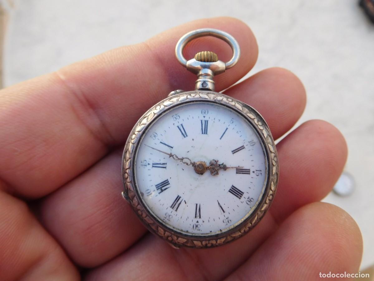 Relojes de bolsillo: Peque&ntilde;o reloj antiguo de plata