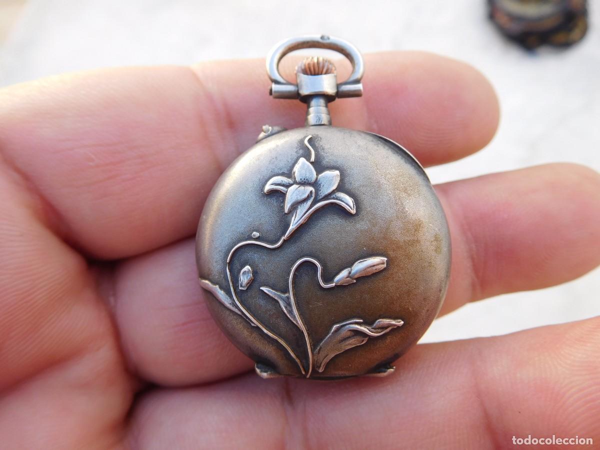 Relojes de bolsillo: Peque&ntilde;o reloj antiguo de plata art nouveau