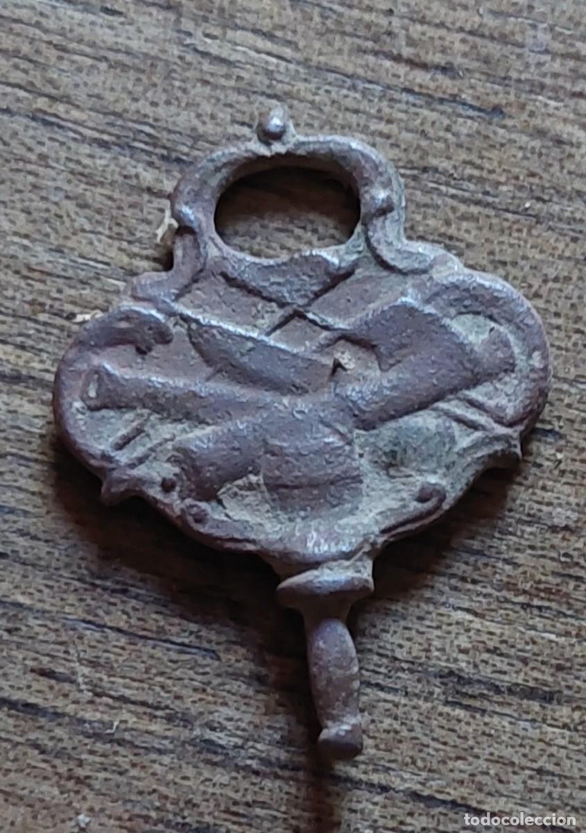 Relojes de bolsillo: Antigua llave de Relog de bolsillo emblemas militares
