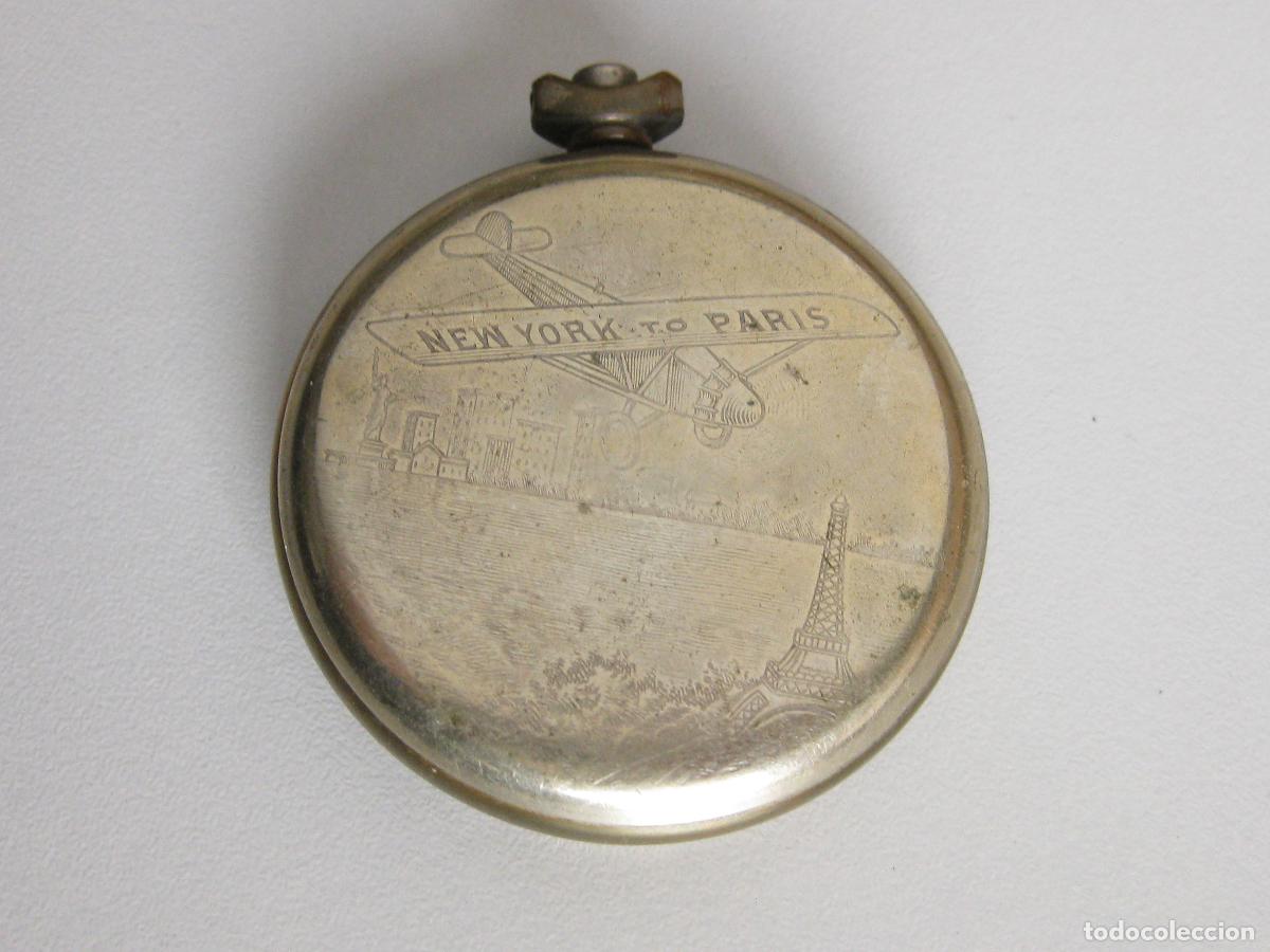 Orologi da taschino: ANTIGUA CAJA DE RELOJ DE BOLSILLO CON UN AEROPLANO DEL PRIMER VUELO NEW YORK TO PAR&Iacute;S