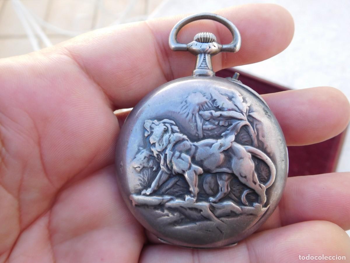 Pocket watches: Reloj de bolsillo antiguo de plata le&oacute;n