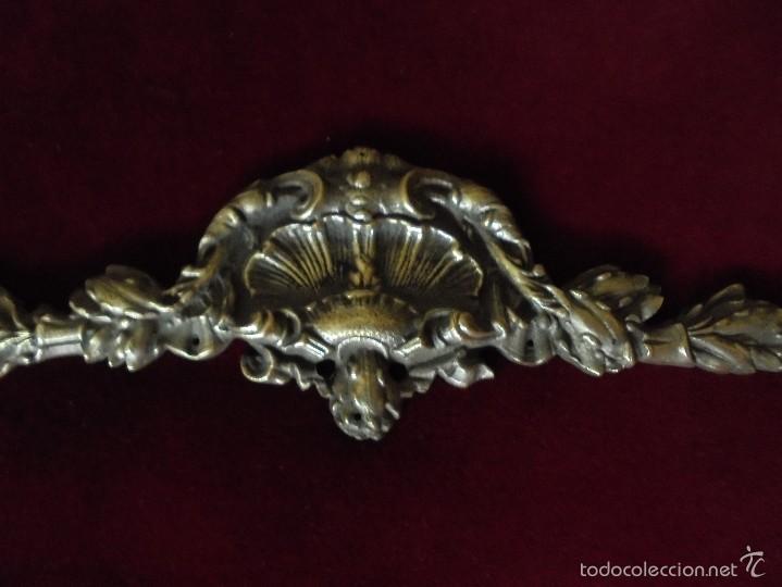 Relojes de pared: Antiguo copete en bronce - Foto 2