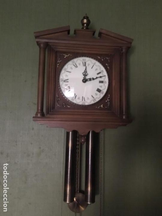 Relojes de pared: ANTIGUO RELOJ ALEM&Aacute;N DE MADERA - Foto 1