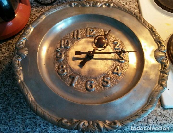 Relojes de pared: * Reloj de pared en esta&ntilde;o con pesos - funciona ! - Foto 7