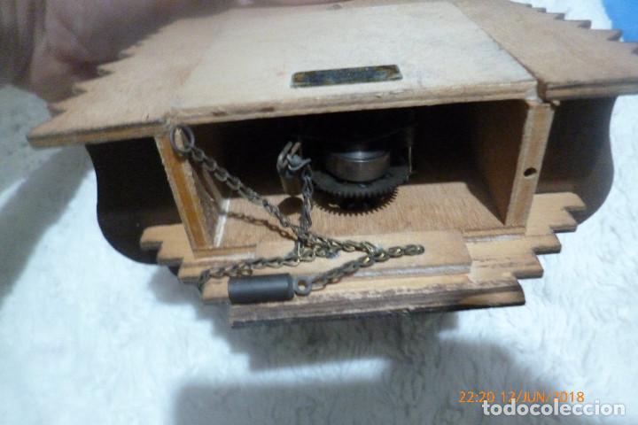 Relojes de pared: reloj cuco suizo con llave - Foto 3