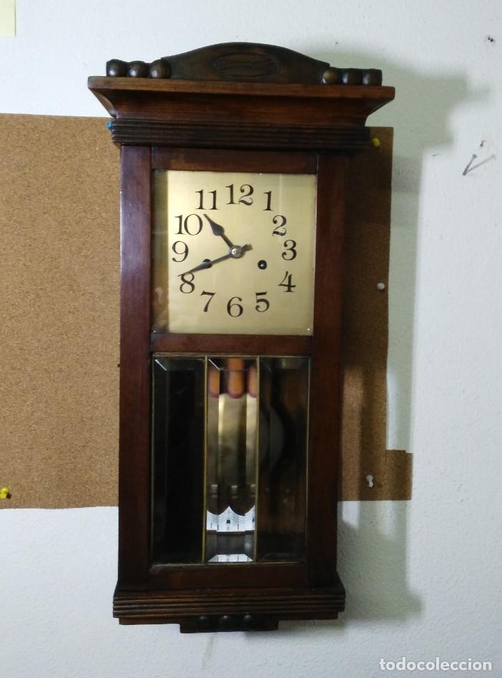 Relojes de pared: Reloj de pared Dos Flechas - Puerta con cristales biselados - Funciona - Foto 1