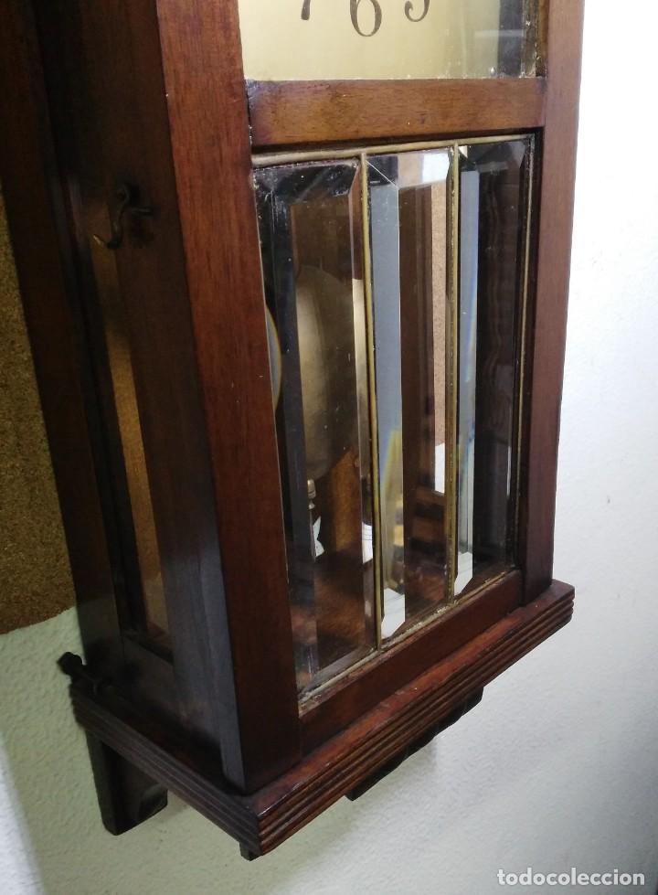 Relojes de pared: Reloj de pared Dos Flechas - Puerta con cristales biselados - Funciona - Foto 6
