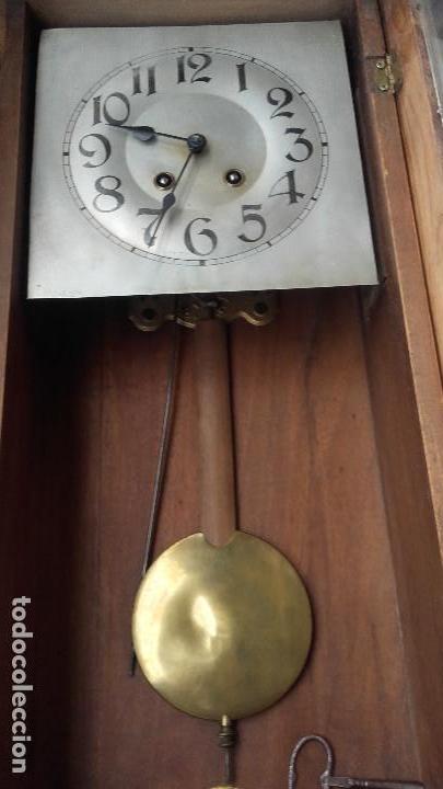 Relojes de pared: Reloj de pared en nogal funcionando sin problemas - Foto 3