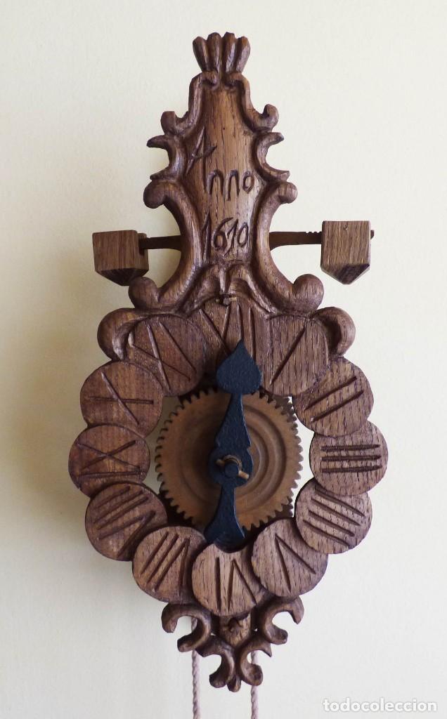 Relojes de pared: RELOJ ENTERAMENTE DE MADERA, FRONTAL Y MAQUINARIA. - Foto 1