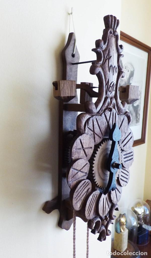 Relojes de pared: RELOJ ENTERAMENTE DE MADERA, FRONTAL Y MAQUINARIA. - Foto 2