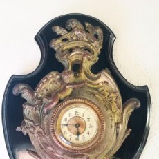 Relojes de pared: RELOJ FRANCES DE PARED TIPO CARTEL NAPOLEON III, CALAMINA DORADA SIGLO XIX