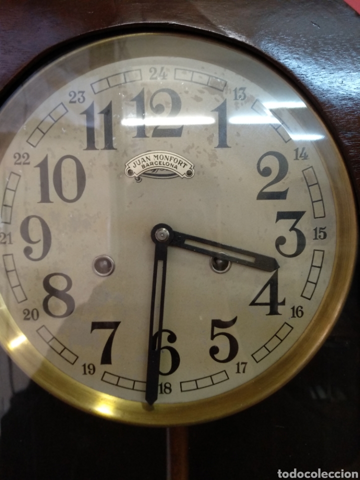 Relojes de pared: Antiguo reloj de pared. Funciona - Foto 2