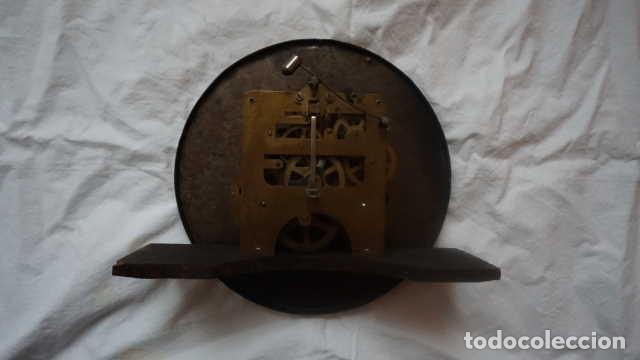Relojes de pared: ANTIGUO RELOJ DE PARED CON LLAVE - Foto 2