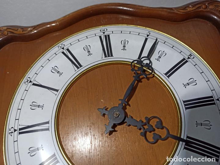 Relojes de pared: reloj de pared antiguo con sus pesas - Foto 2
