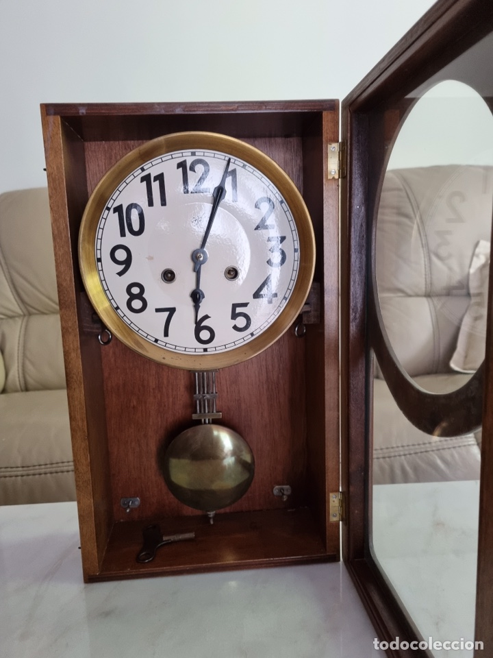 Relojes de pared: Reloj de pared antiguo de cuerda Junghans. Con su llave y p&eacute;ndulo. - Foto 3