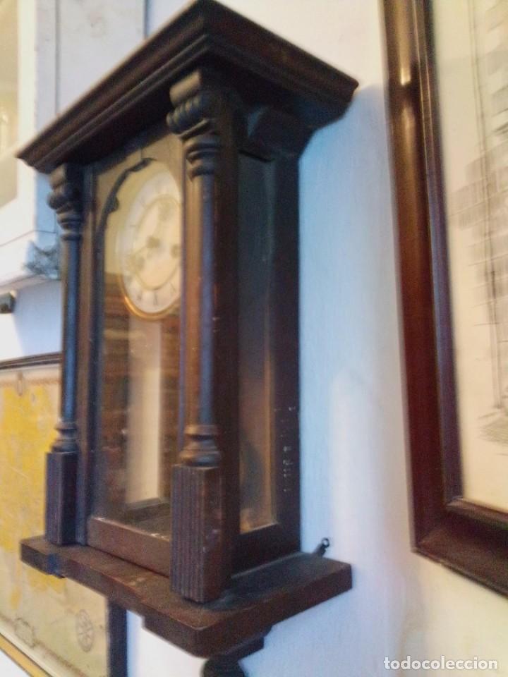 Relojes de pared: Antiguo reloj de pared funcionando - Foto 2