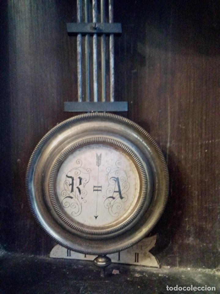 Relojes de pared: Antiguo reloj de pared funcionando - Foto 3
