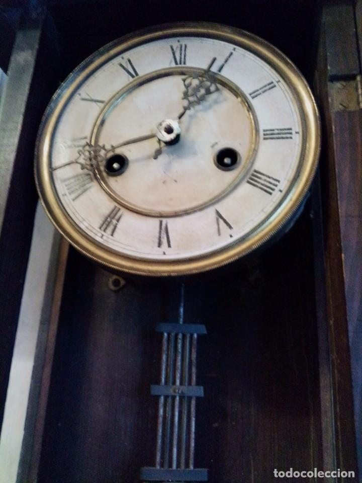 Relojes de pared: Antiguo reloj de pared funcionando - Foto 4