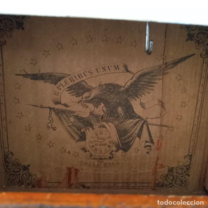 Relojes de pared: ANTIG&Uuml;O COTTAGE CLOCK AMERICANO. FUNCIONA BIEN. - Foto 7