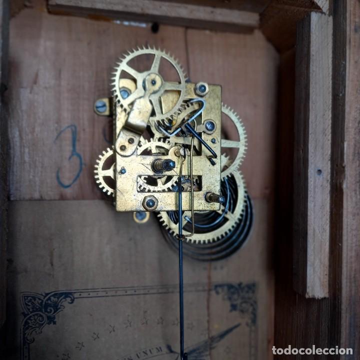 Relojes de pared: ANTIG&Uuml;O COTTAGE CLOCK AMERICANO. FUNCIONA BIEN. - Foto 9