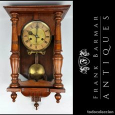 Relojes de pared: ANTIGUO RELOJ DE PARED CON PÉNDULO CARGA MANUAL CAJA EN MADERA NOBLE - ENVÍO GRATIS*. Lote 348635258