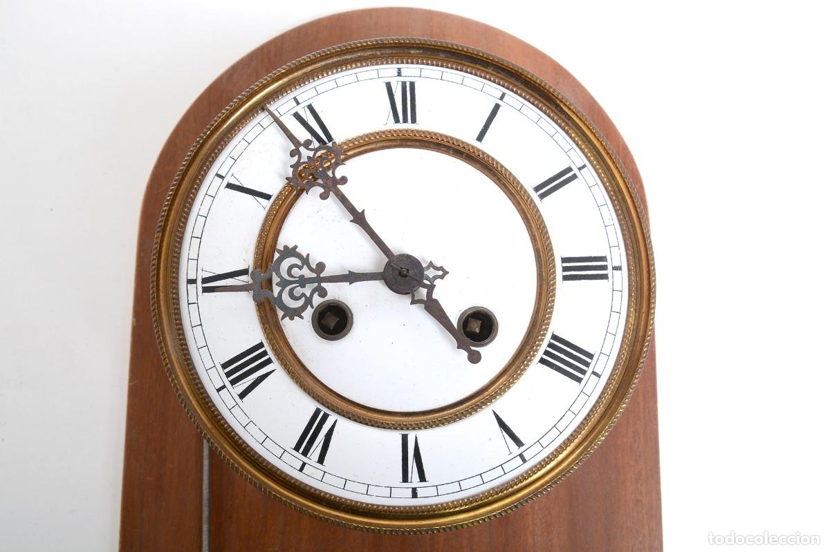 Relojes de pared: Curioso antiguo reloj de pared - Foto 2